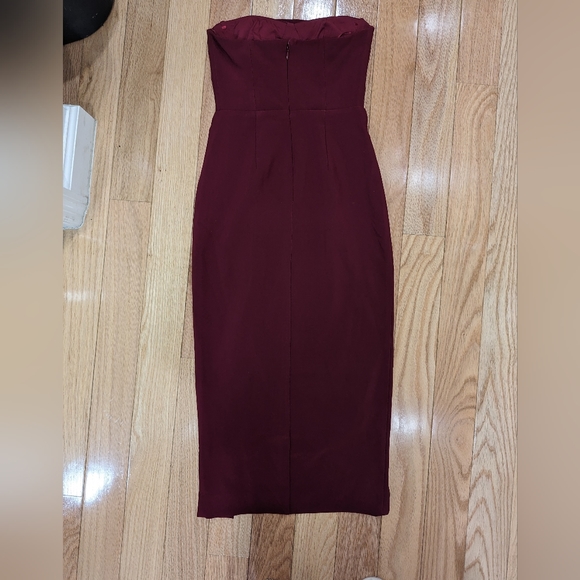 9. NWOT ASTR THE LABEL MELANI EMBELLISHED STRAPLESS MIDI DRESS IN WINE - Picture 10 of 11